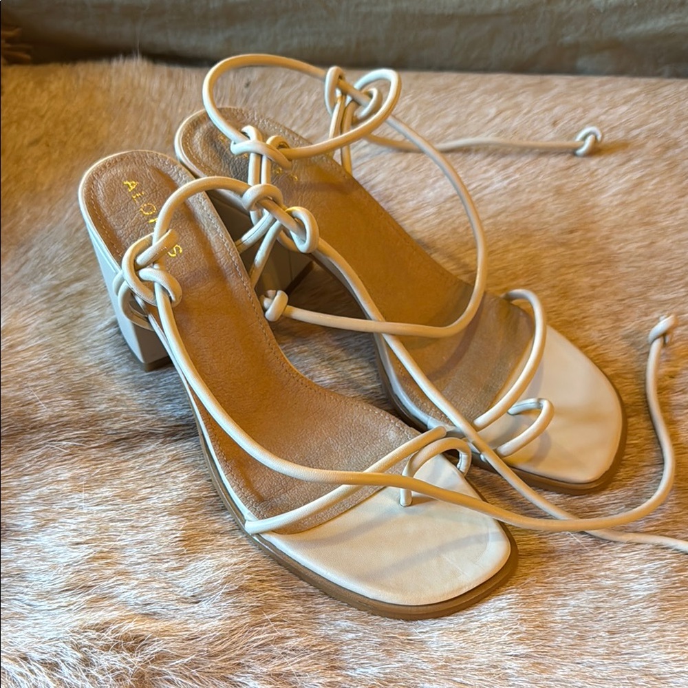 Alohas Grace Wrap Up Heel